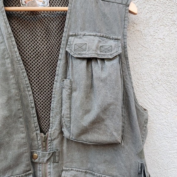 Vintage Cabelas Fishing Vest Mens Medium Khaki Hunting Pockets Outdoors Tactical - Picture 8 of 13